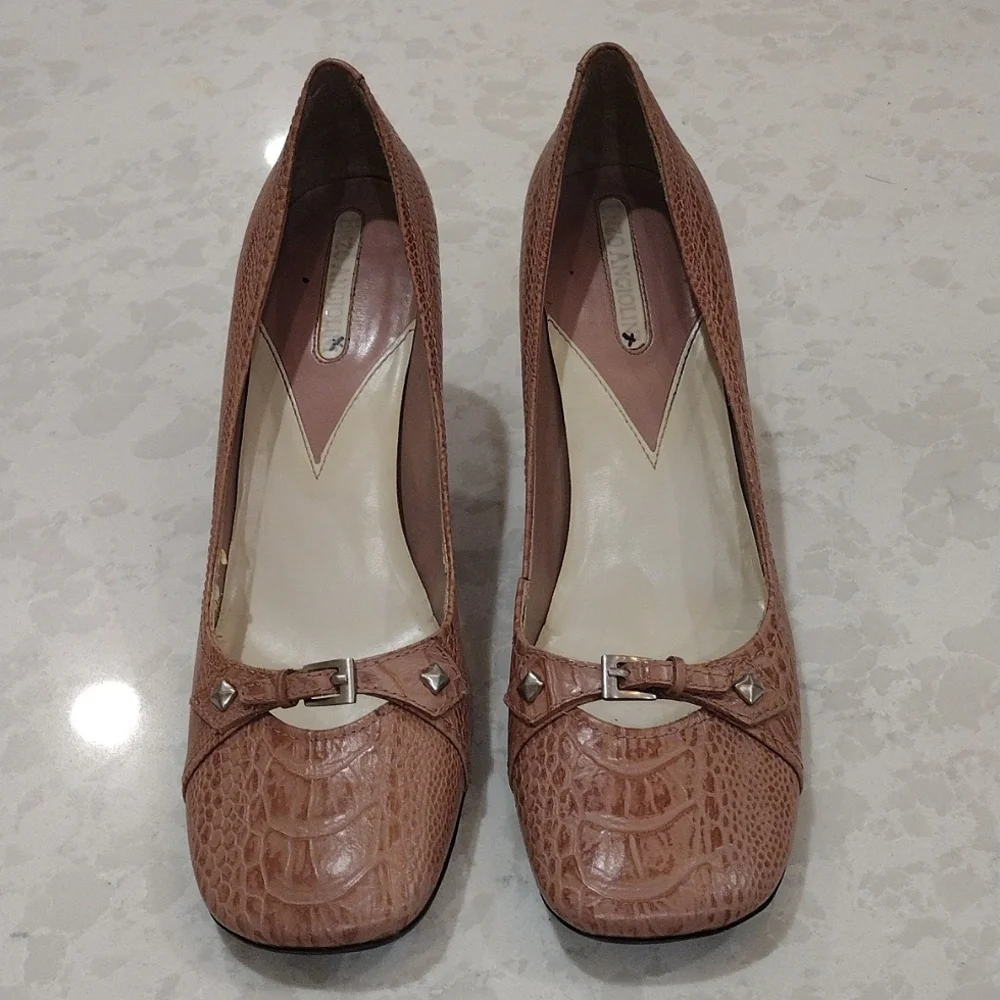 Enzo Angiolini. Blush Pump with EA Flexo Soles. Size 8M. Textured Leather Upper. - Picture 2 of 6